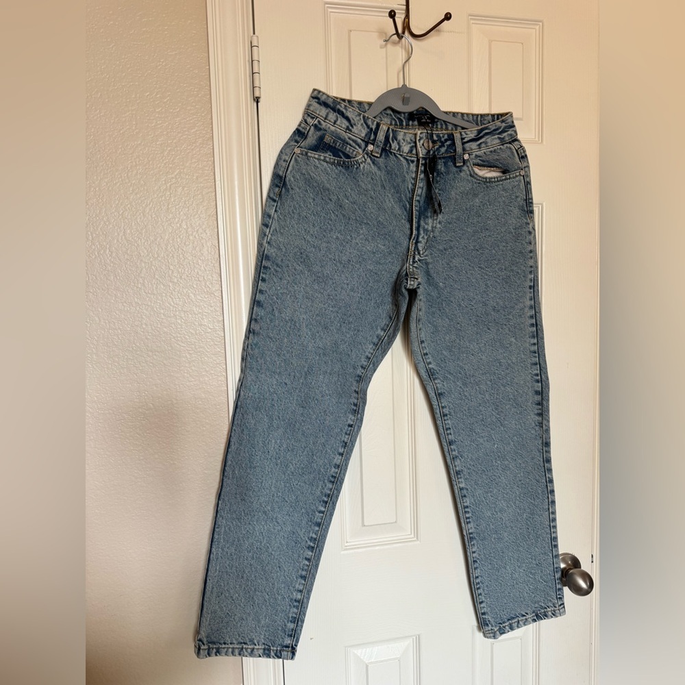 Boohoo Petite Light Wash Straight Leg Jeans